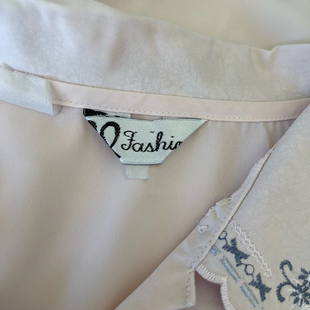 Dainty Vintage Embroidered Blouse - Picture 5 of 7